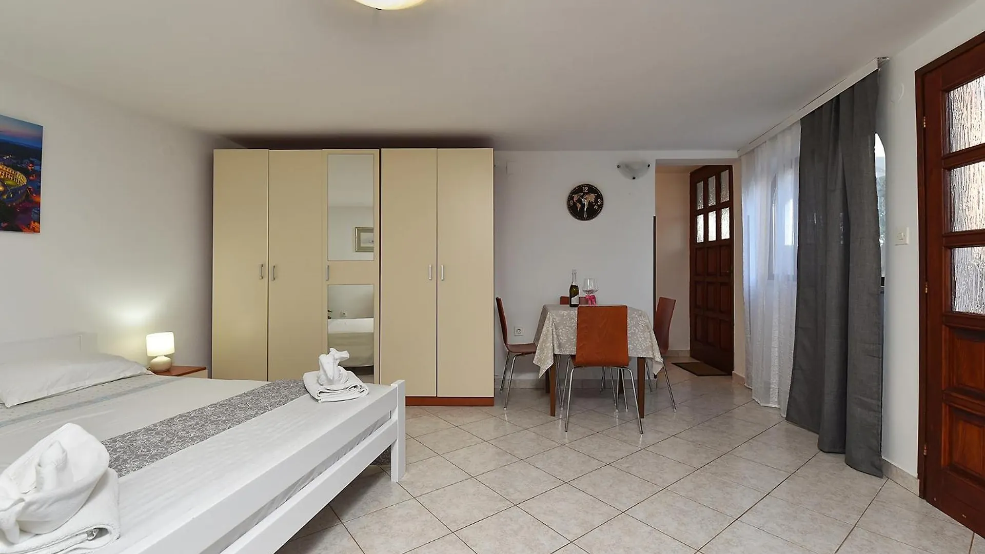 Apartments And Rooms Murage 2369 Barbariga Guest house